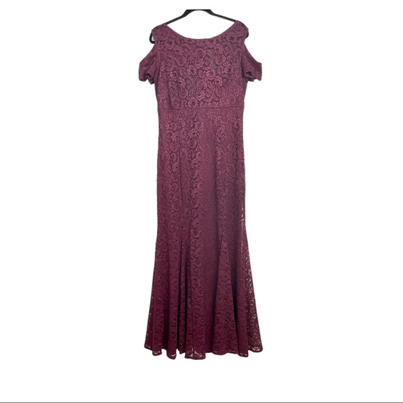Night Way Collections Dresses & Skirts - Nightway Cold-Shoulder Lace Glitter Gown